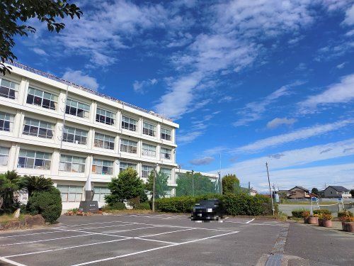 近くの扶桑町立扶桑中学校まで656m(徒歩9分)