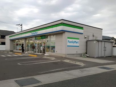 近くのファミリーマート 高松小村町店まで1,343m(徒歩17分)