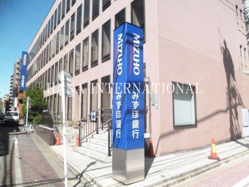 近くのみずほ銀行 横山町支店まで973m（徒歩13分）