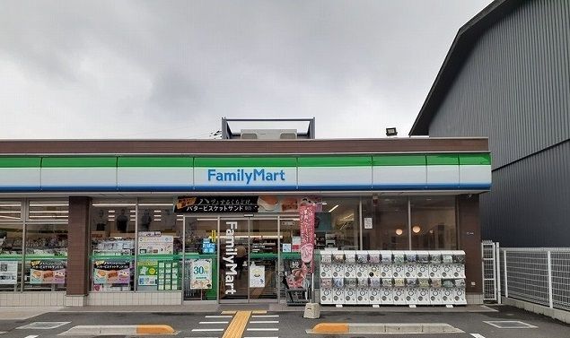 近くのファミリーマート 吹田豊津町店まで399m（徒歩5分）