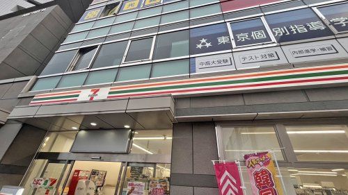 近くのセブンイレブンまで638m（徒歩8分）