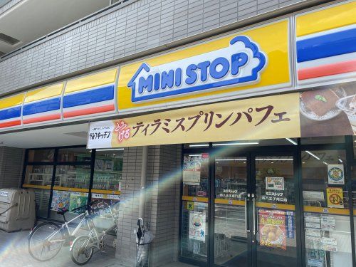 近くのミニストップ 西八王子南口店まで303m（徒歩4分）