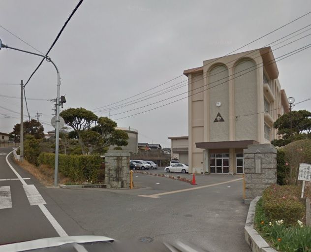 近くの諫早市立北諫早中学校まで1,676m(徒歩21分)