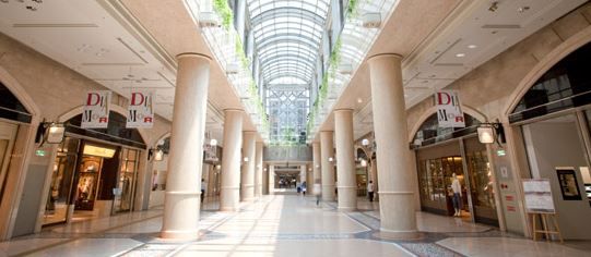 近くのディアモール大阪まで653m（徒歩9分）