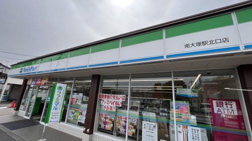 近くのファミリーマートまで1,697m（徒歩22分）