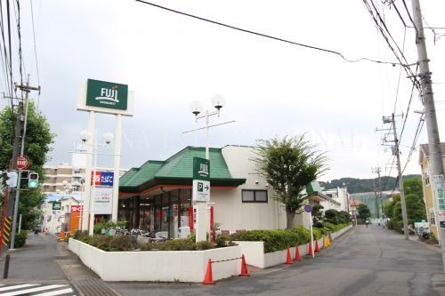 近くのＦＵＪＩ稲田堤店まで1,321m（徒歩17分）
