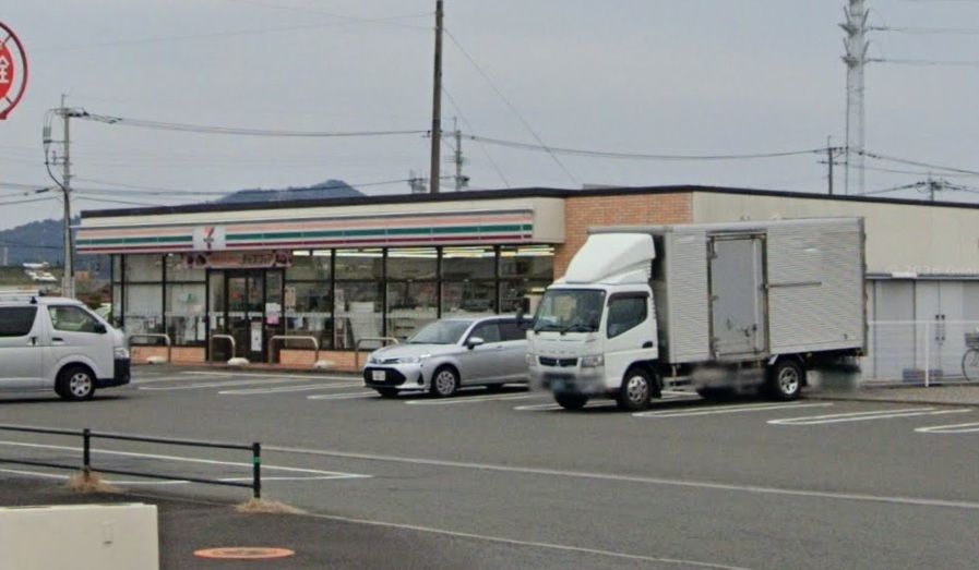 近くのセブンイレブン 日向財光寺店まで308m(徒歩4分)
