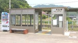 近くのＪＲ高徳線丹生駅まで1,042m（徒歩14分）