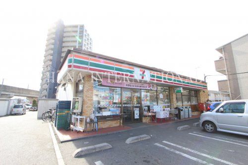 近くのセブンイレブン八潮垳店吉田屋まで1,220m(徒歩16分)