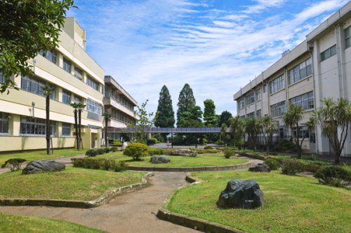 近くの群馬県立伊勢崎興陽高校まで1,899m（徒歩24分）