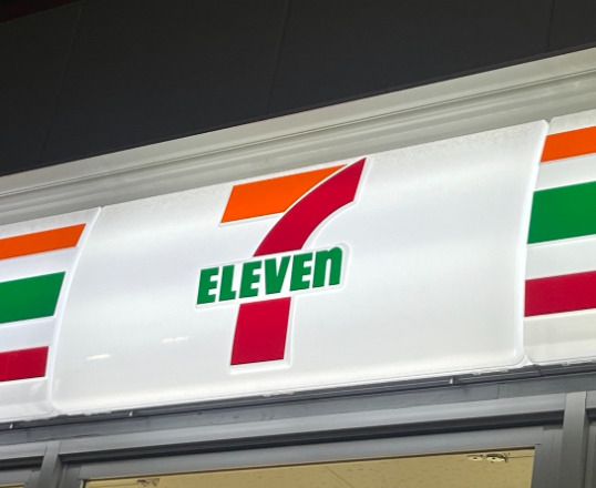 近くのセブンイレブン 市谷砂土原町店まで348m（徒歩5分）