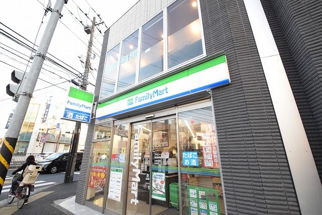 近くのファミリーマート 横浜西神奈川三丁目店まで399m（徒歩5分）
