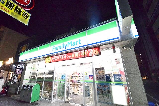 近くのファミリーマート 東白楽駅前店まで97m（徒歩2分）