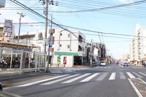 近くのローソン 市川湊店まで571m(徒歩8分)