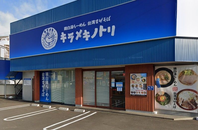 近くの飲食店まで384m（徒歩5分）