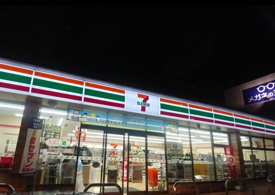 近くのセブンイレブン岡山下中野東店まで584m（徒歩8分）