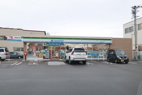 近くのファミリーマート 一宮奥町野方店まで1,055m(徒歩14分)