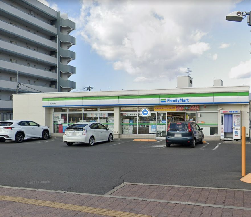 近くのファミリーマート岡山新屋敷店まで395m（徒歩5分）