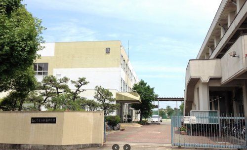 近くの名古屋市立振甫中学校まで1,162m（徒歩15分）