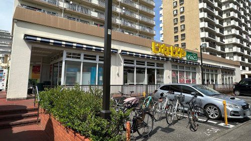 近くのスーパーまで1,797m（徒歩23分）