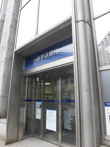 近くのみずほ銀行 横浜支店まで306m（徒歩4分）