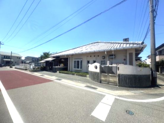 近くの徳島市立川内保育所まで9,999m（徒歩125分）