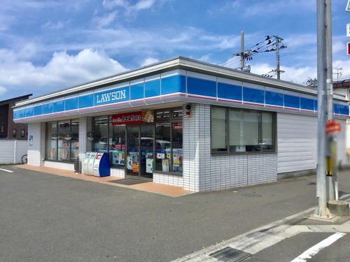 近くのコンビニまで604m（徒歩8分）