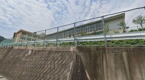 近くの呉市立昭和南小学校まで1,376m(徒歩18分)