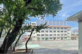 近くの目黒区立大岡山小学校まで659m(徒歩9分)