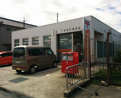 近くの玉島富田郵便局まで25m（徒歩1分）