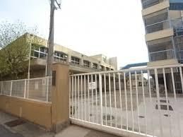 近くの神戸市立御蔵小学校まで205m(徒歩3分)
