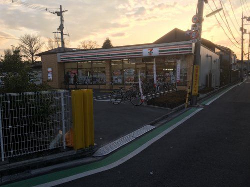 近くのコンビニまで531m（徒歩7分）