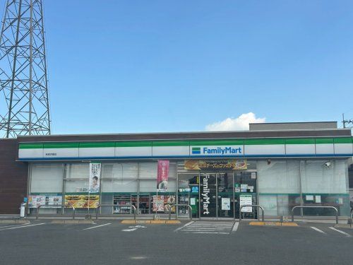 近くのファミリーマート 新居浜郷店まで573m(徒歩8分)
