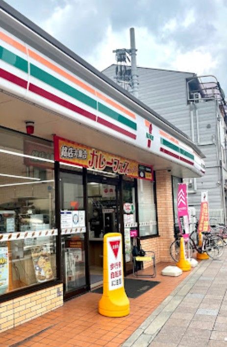 近くのセブンイレブン JR放出駅西店まで151m（徒歩2分）