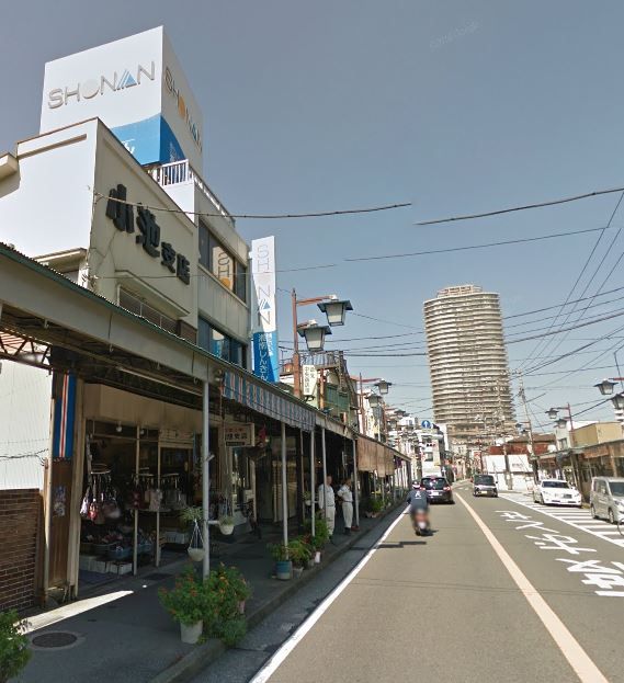 近くの湘南信用金庫逸見支店まで314m(徒歩4分)