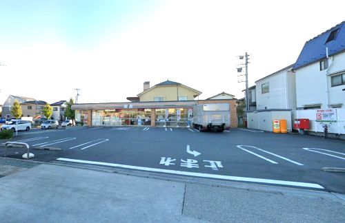 近くのコンビニまで435m（徒歩6分）