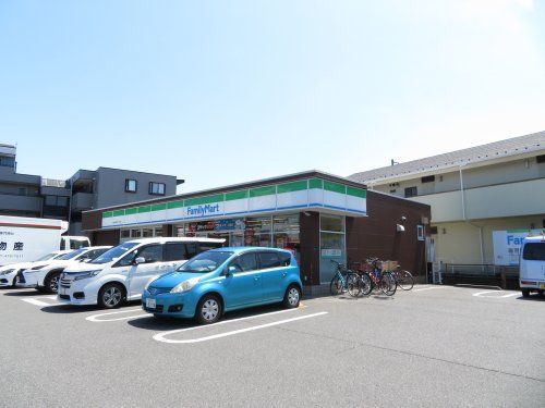 近くのファミリーマート 浦安東野一丁目店まで185m(徒歩3分)