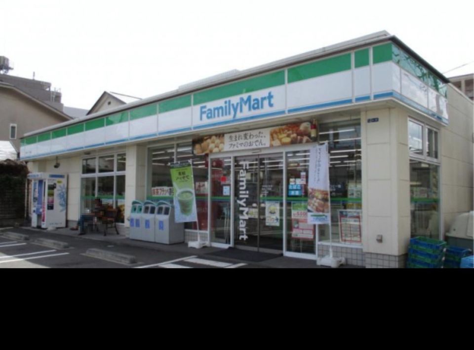 近くのファミリーマート 柏木一丁目店まで32m(徒歩1分)