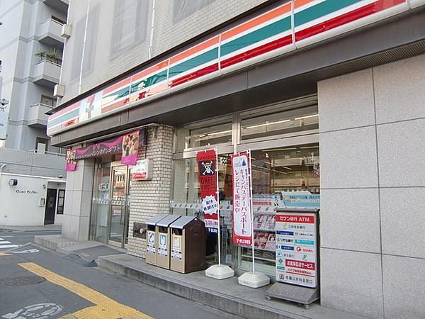 近くのセブンイレブン 足立中居郵便局前店まで241m（徒歩4分）