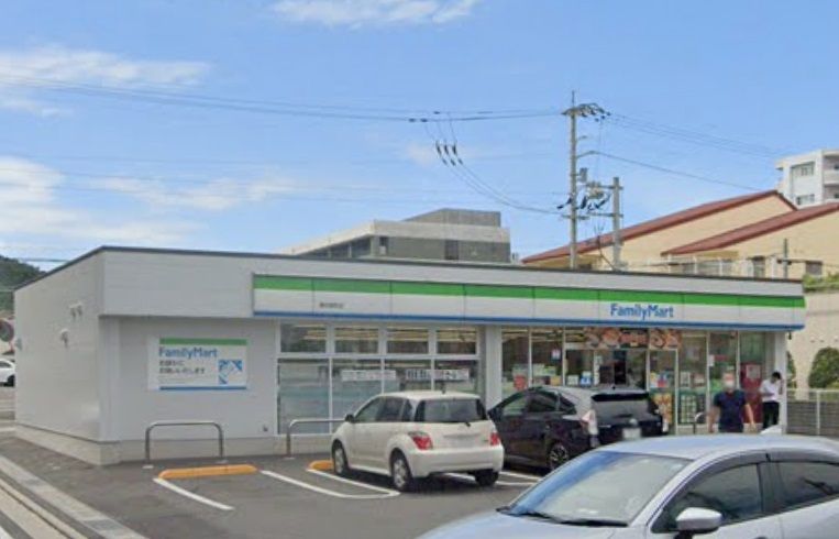 近くのファミリーマート 高松桜町店まで528m(徒歩7分)