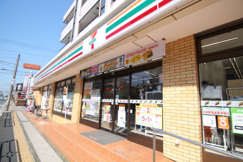 近くのセブンイレブン市川妙典駅前まで438m（徒歩6分）