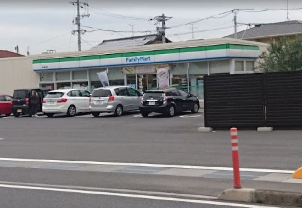 近くのファミリーマート 岡山彦崎店まで760m（徒歩10分）