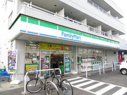 近くのファミリーマート 市川湊新田二丁目店まで155m（徒歩2分）