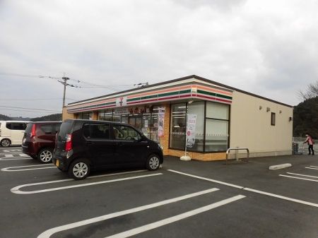 近くのセブン‐イレブン江田店まで1,319m(徒歩17分)