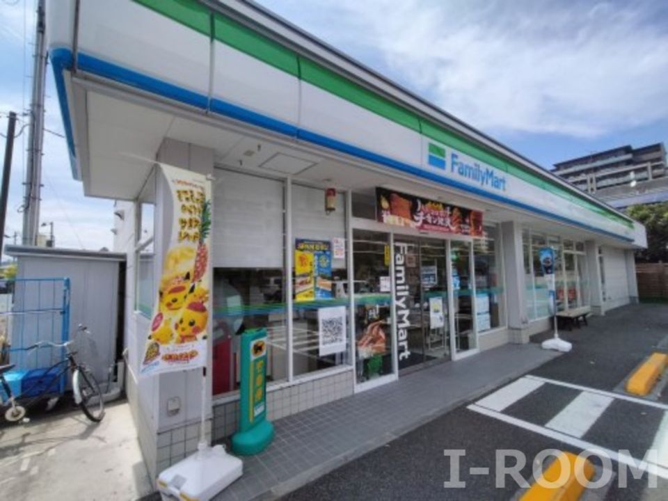 近くのファミリーマート 岩崎二丁目店まで738m(徒歩10分)
