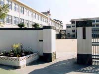 近くの神戸市立原田中学校まで145m(徒歩2分)