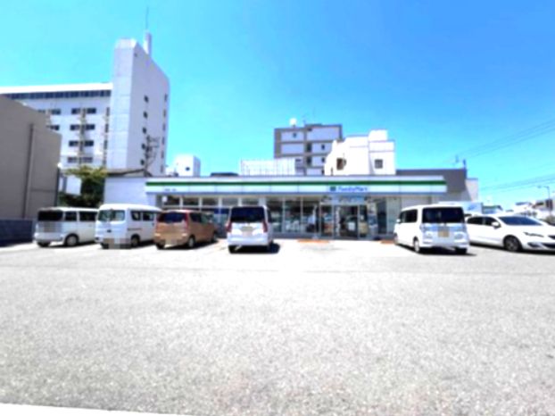 近くのファミリーマート 富田橋一丁目店まで468m（徒歩6分）