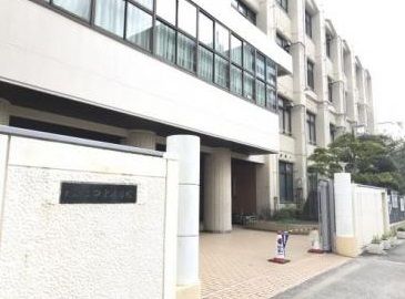 近くの大阪市立中津小学校まで1,883m(徒歩24分)