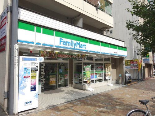 近くのファミリーマート JR和田岬駅前店まで249m(徒歩4分)