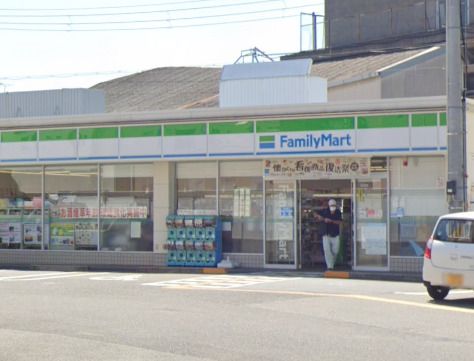 近くのファミリーマート 加島三丁目店まで659m（徒歩9分）